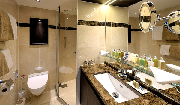 Avalon Waterways Avalon Artistry II Accommodation Panorama Suite Bathroom.jpg